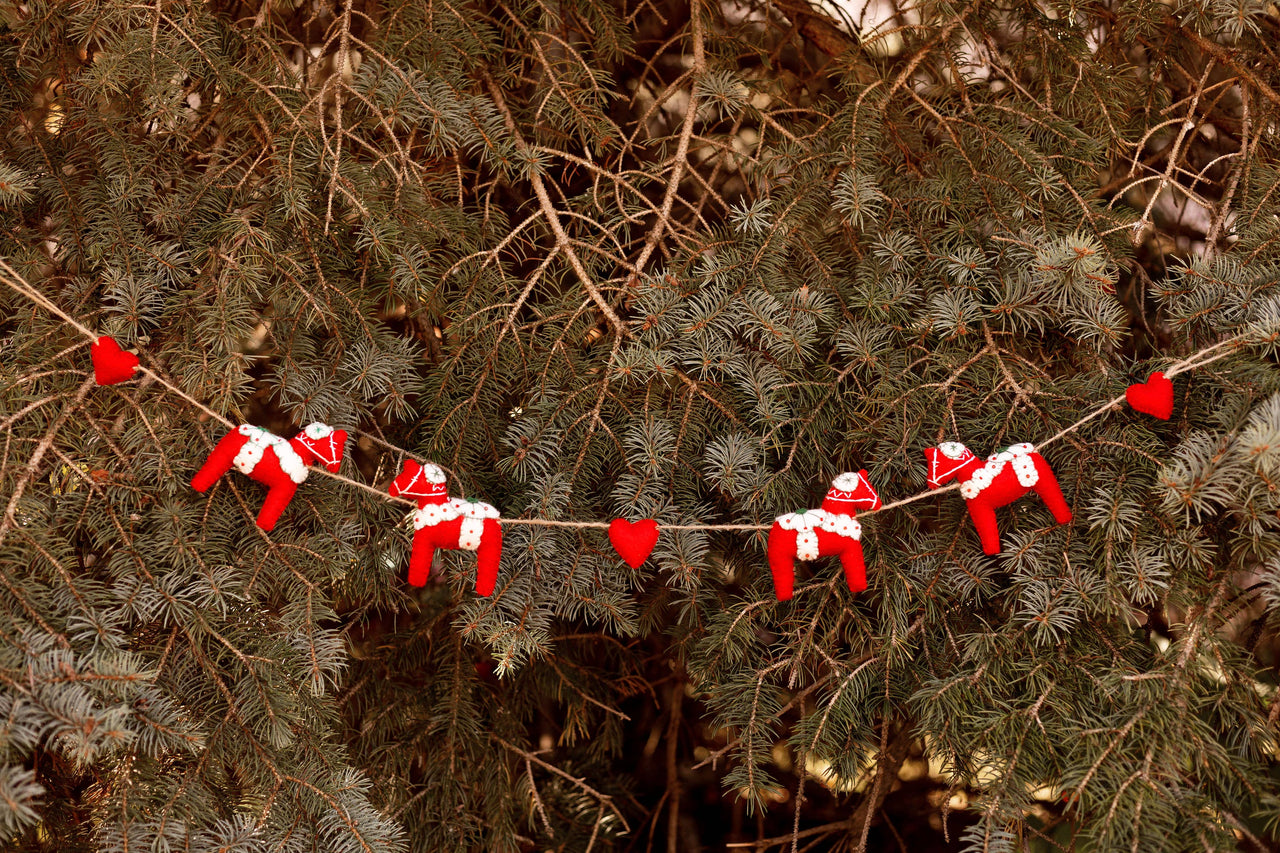 Felt Garland, Dala Horses & Hearts