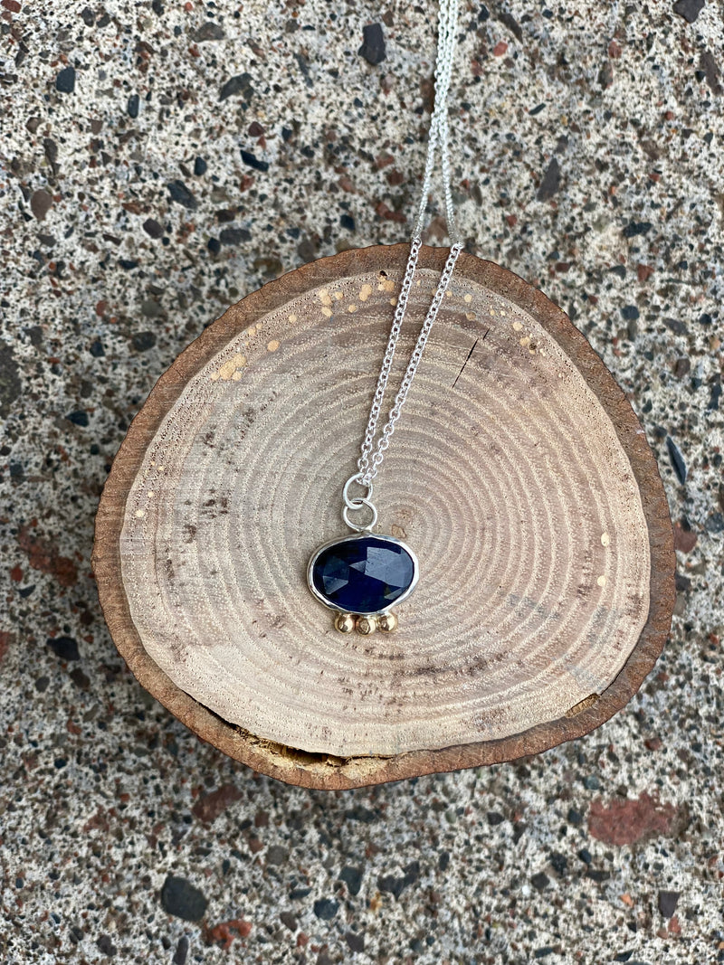 AT04 Rose Cut Sapphire Necklace