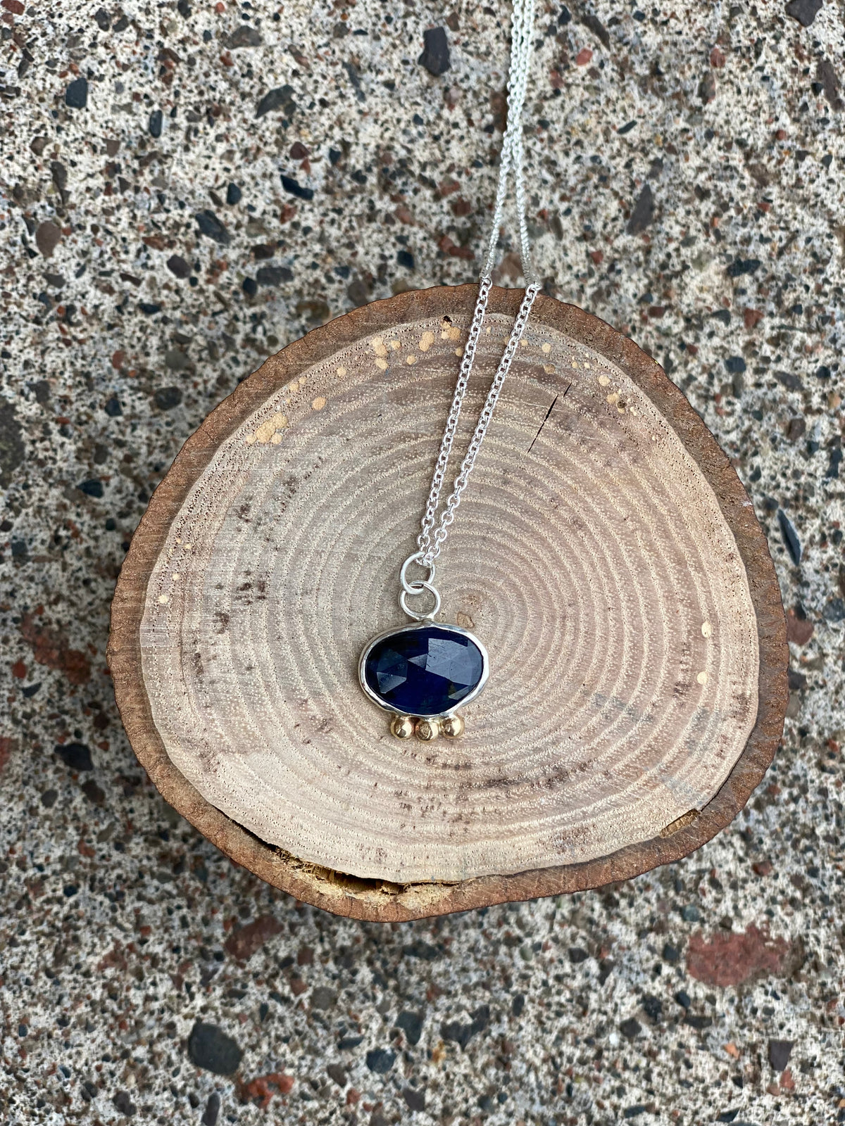 AT04 Rose Cut Sapphire Necklace